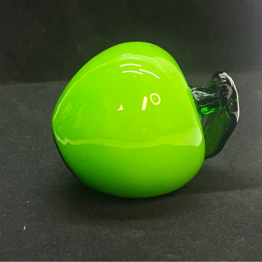 Vintage Hand Blown Art Glass Green Apple Paperweight Figurine Decor kitchen